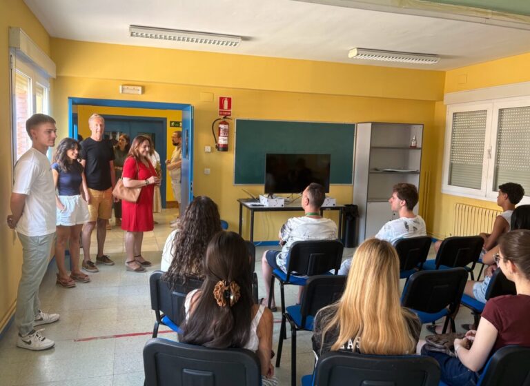 Jóvenes participando en el taller MOOD en La Morada
