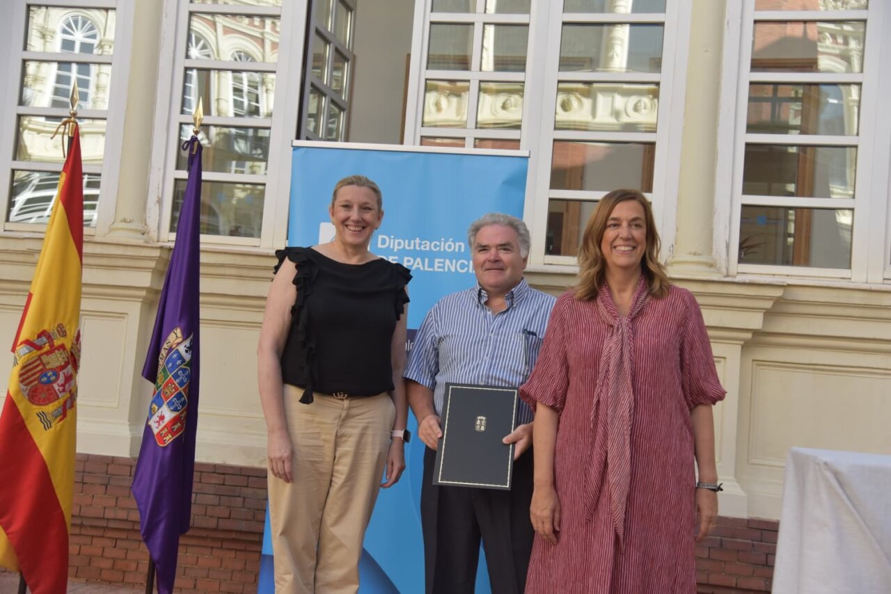 Entrega de documentos para el programa Rehabitare en Palencia
