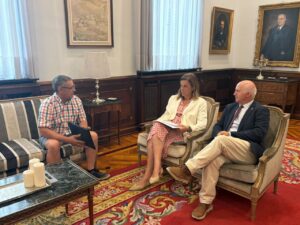 Reunión de la Junta Vecinal de Olmos de Ojeda en un salón