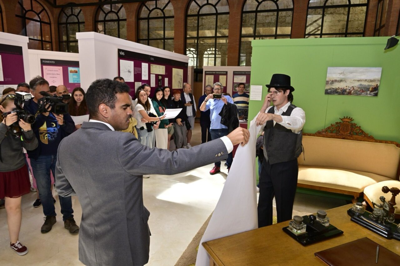Actores en una representación teatral en Fuentes de Valdepero