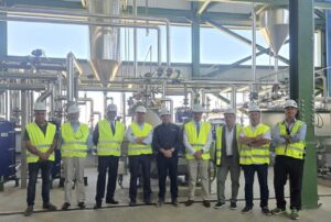 Visita a la planta de Iberolea en Paredes de Nava con representantes de ASAJA