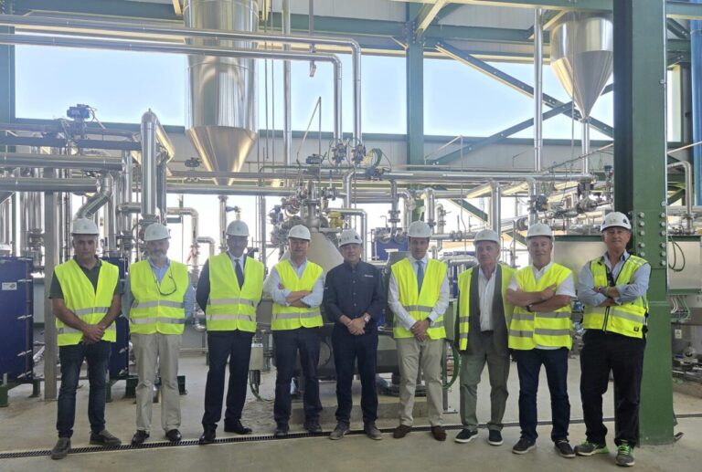 Visita a la planta de Iberolea en Paredes de Nava con representantes de ASAJA