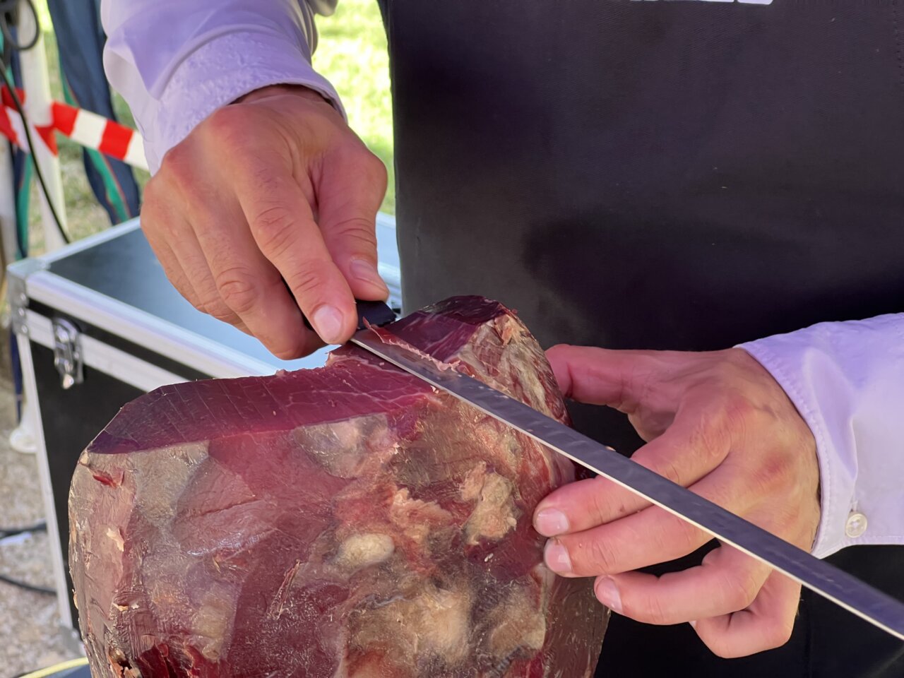 Cortador de cecina en el Campeonato Autonómico de Pajares de los Oteros