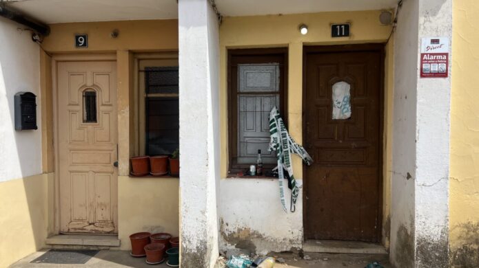 Puertas de un edificio donde se hallaron dos cadáveres en Veguellina de Órbigo