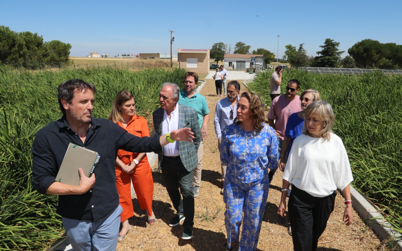 Visita a la nueva estación depuradora de aguas en Villada con autoridades locales