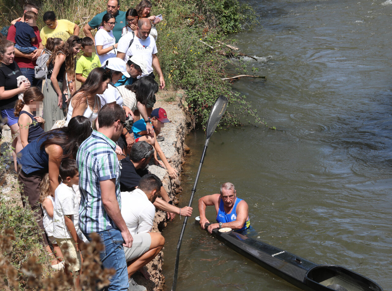 Participantes en el Descenso Internacional del Pisuerga en Alar del Rey