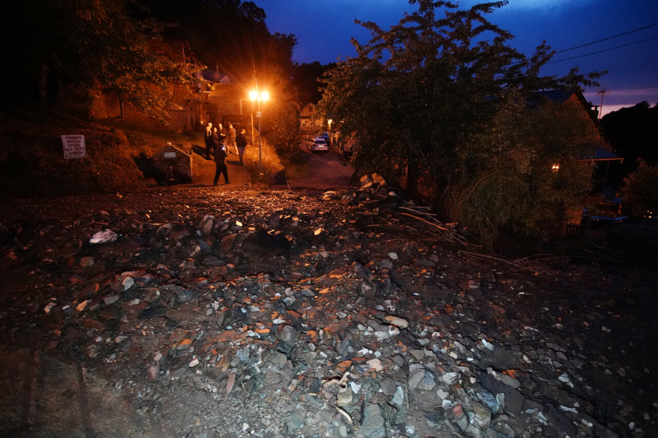 Desprendimiento de tierra en Manzanedo de Valdueza tras tromba de agua