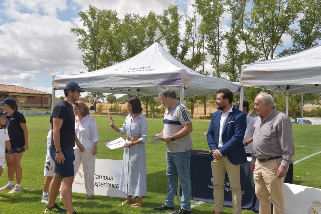 Astudillo despidiéndose del campus de la Fundación Real Madrid en Palencia