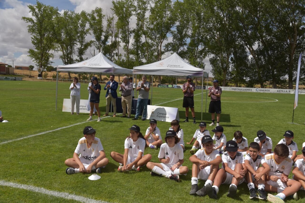 Niños participando en el campus de la Fundación Real Madrid en Astudillo