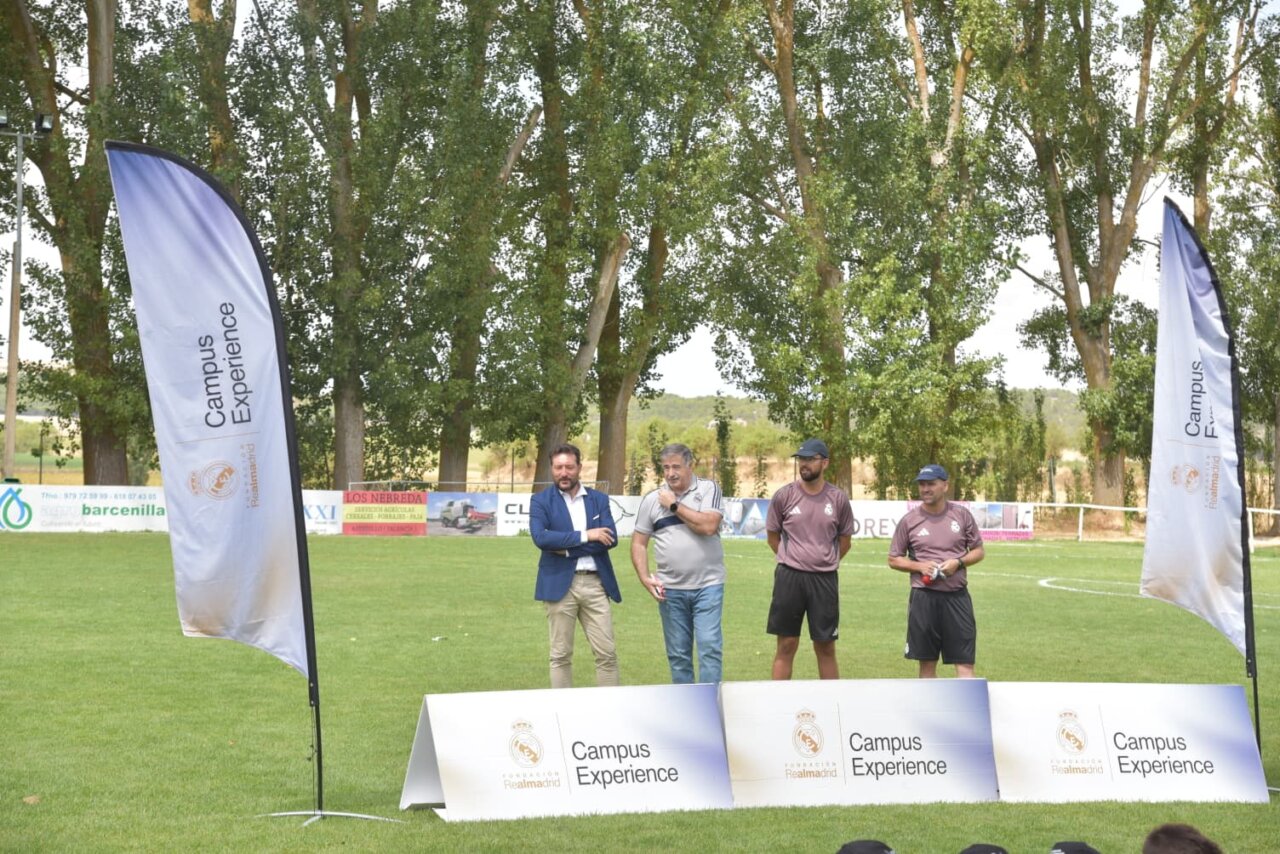 Astudillo despidiéndose en el campus de la Fundación Real Madrid