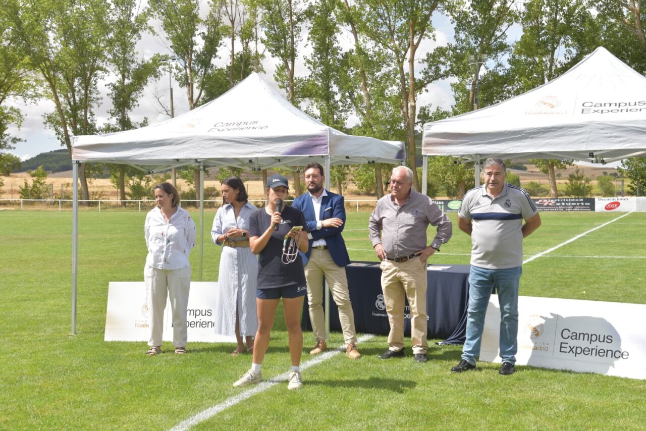 Astudillo despidiéndose en el campus de la Fundación Real Madrid en Palencia