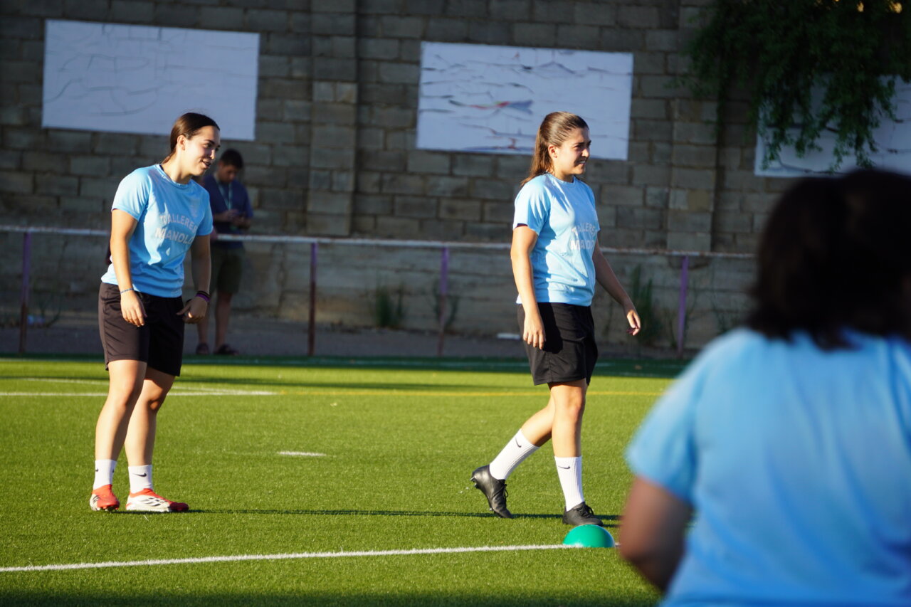 Jugadoras del Palencia Fútbol Femenino entrenando en el campo
