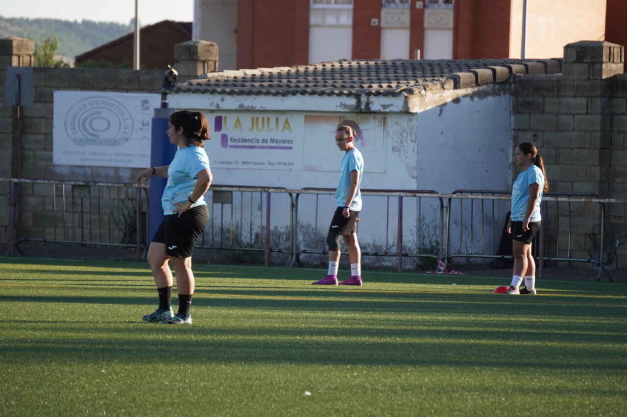 Jugadoras del Palencia Fútbol Femenino en entrenamiento de pretemporada