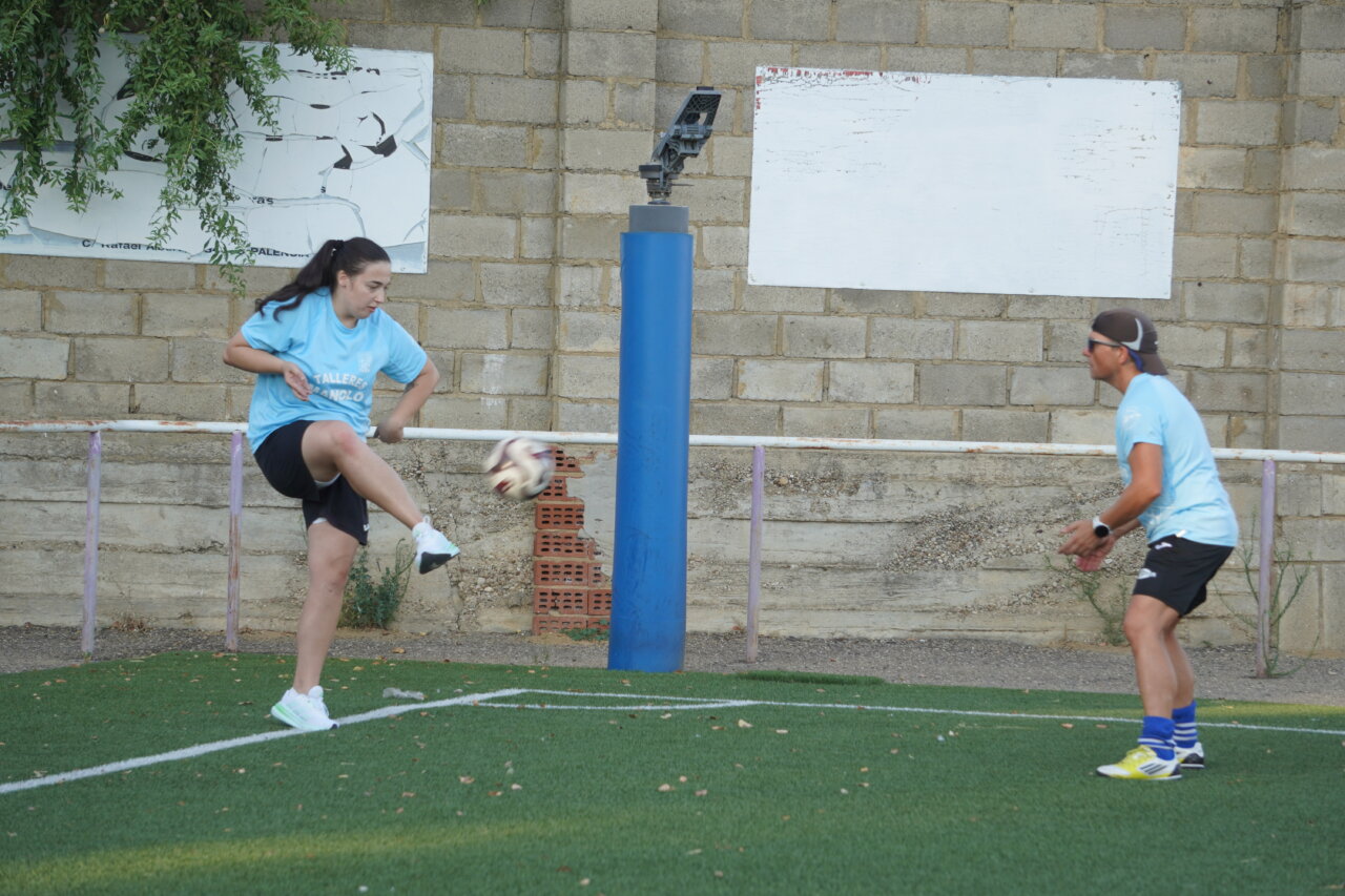 Jugadoras del Palencia Fútbol Femenino entrenando en el campo