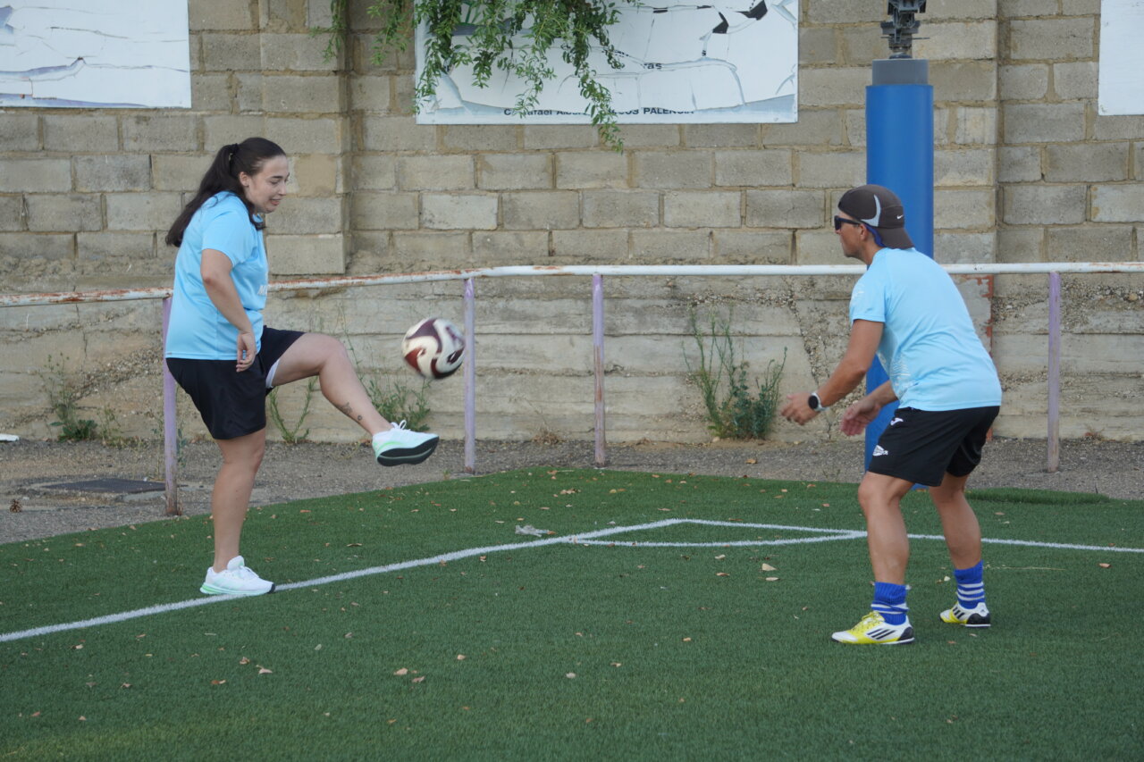 Jugadoras del Palencia Fútbol Femenino entrenando en el campo