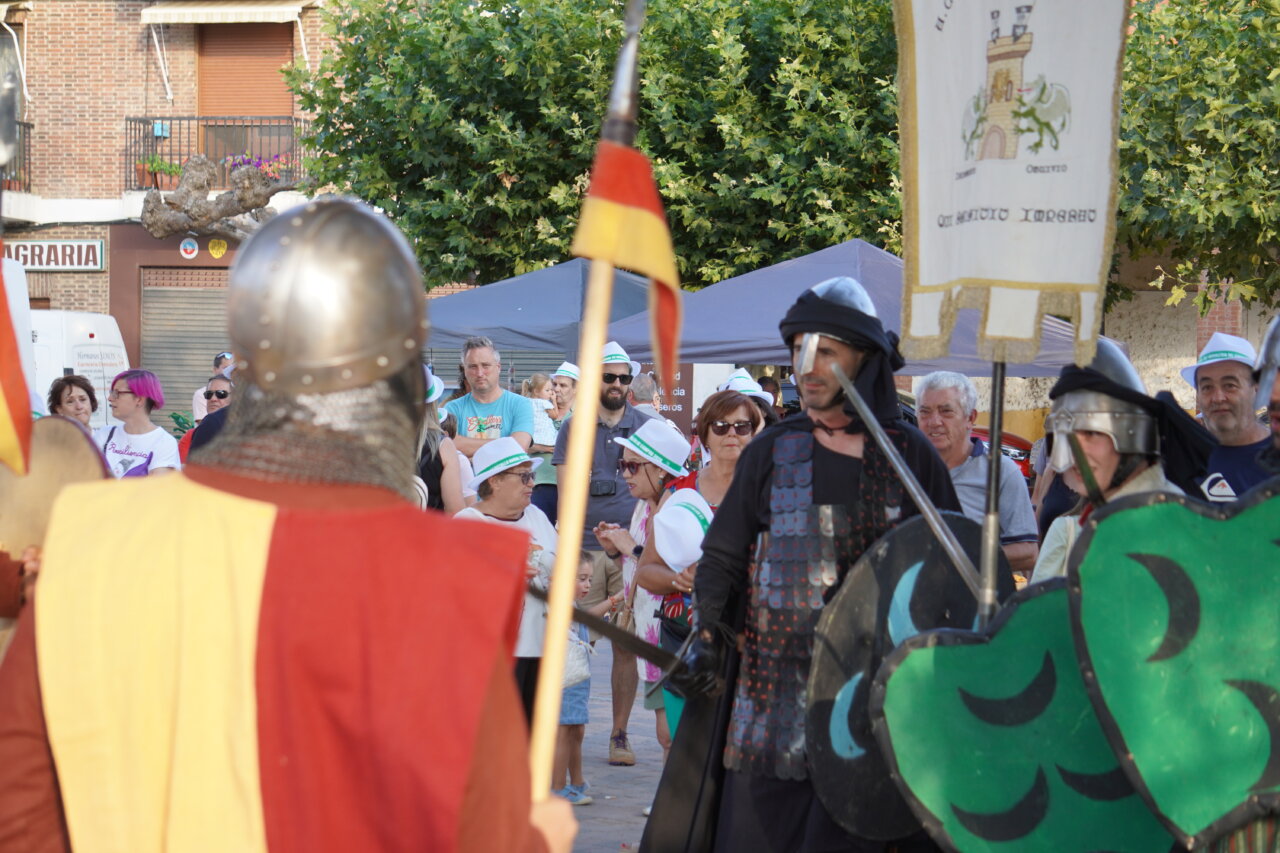 Participantes en la batalla Nabal en Monzón de Campos con vestimenta histórica