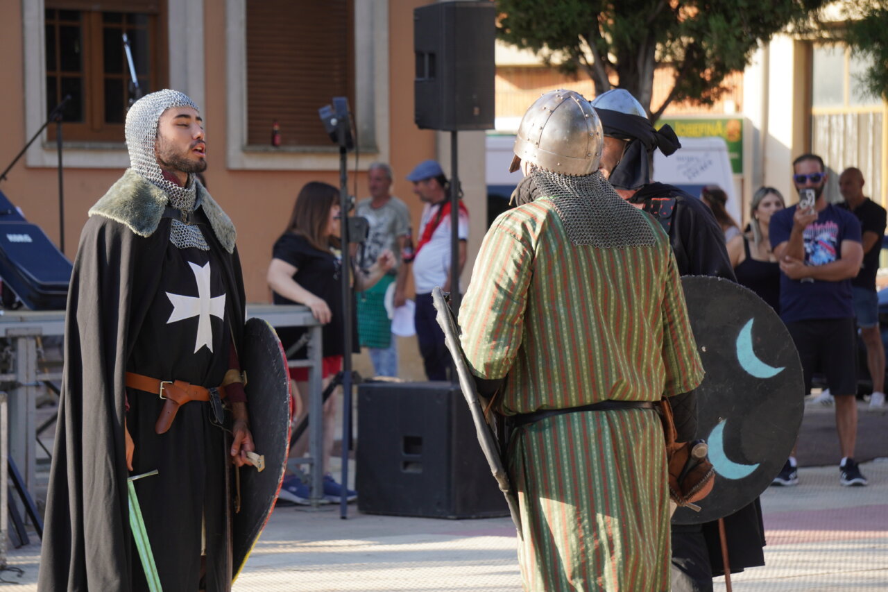 Participantes en la Batalla Nabal de Monzón de Campos con vestimenta histórica