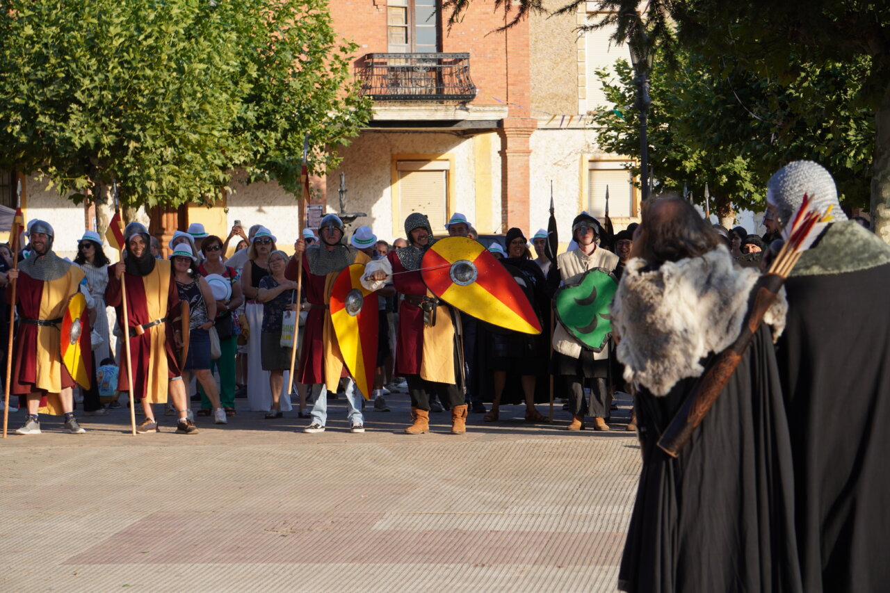 Participantes en la batalla Nabal en Monzón de Campos con trajes históricos
