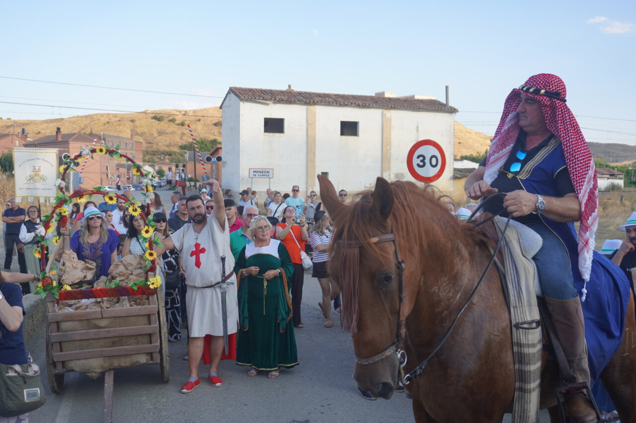 Participantes en la batalla Nabal en Monzón de Campos con vestimenta histórica