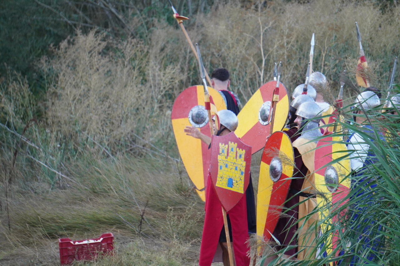 Participantes en la batalla Nabal con escudos y lanzas en Monzón de Campos