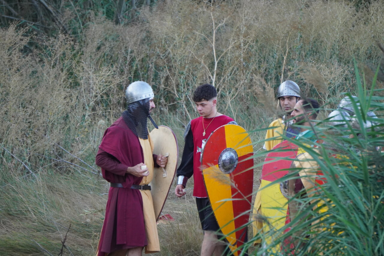 Participantes en la batalla Nabal en Monzón de Campos con escudos y vestimenta histórica
