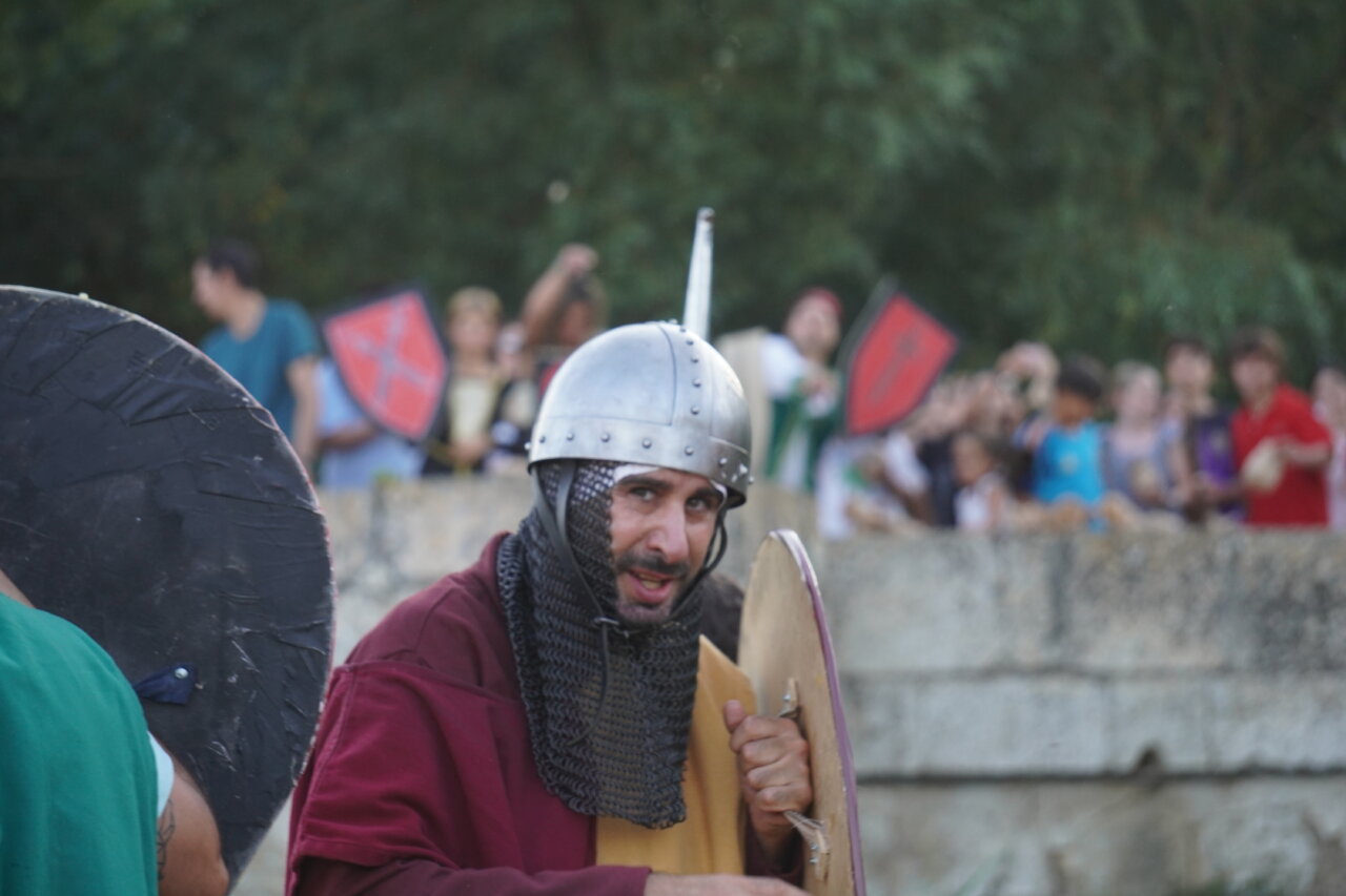 Participante en la Batalla Nabal con armadura y escudo en Monzón de Campos