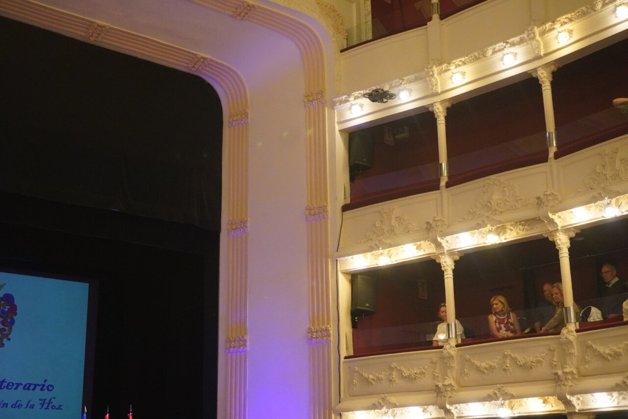 Vista del Teatro Principal durante el pregón literario de San Antolín 2026