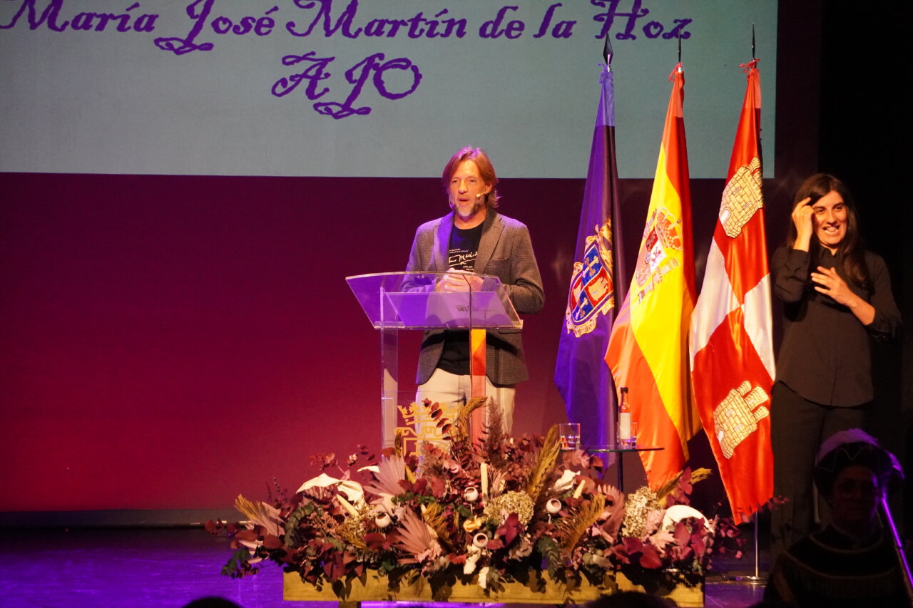 Presentador en el pregón literario de San Antolín 2026 en Palencia