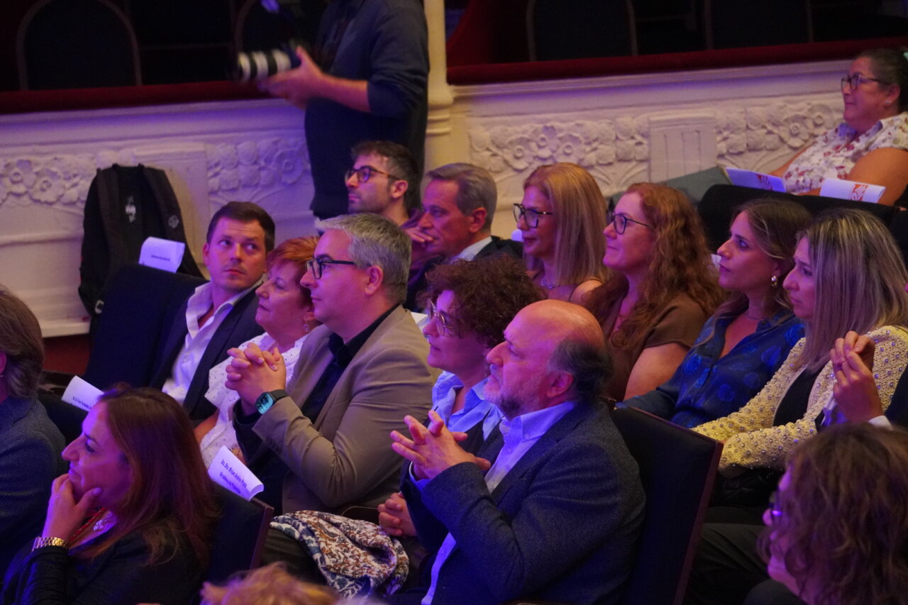 Asistentes al pregón literario de San Antolín en el Teatro Principal de Palencia