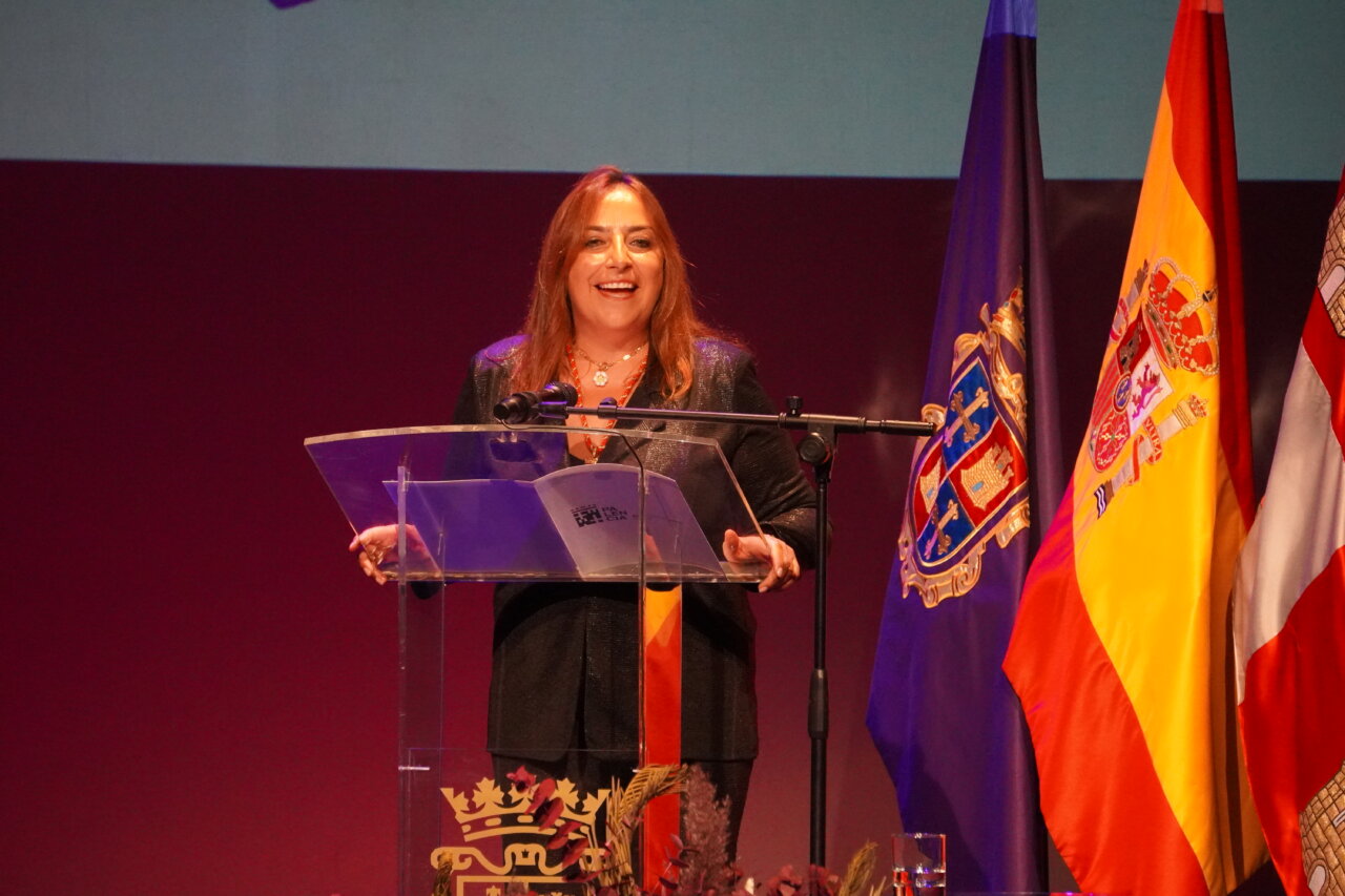 La alcaldesa de Palencia durante el pregón literario en el Teatro Principal.