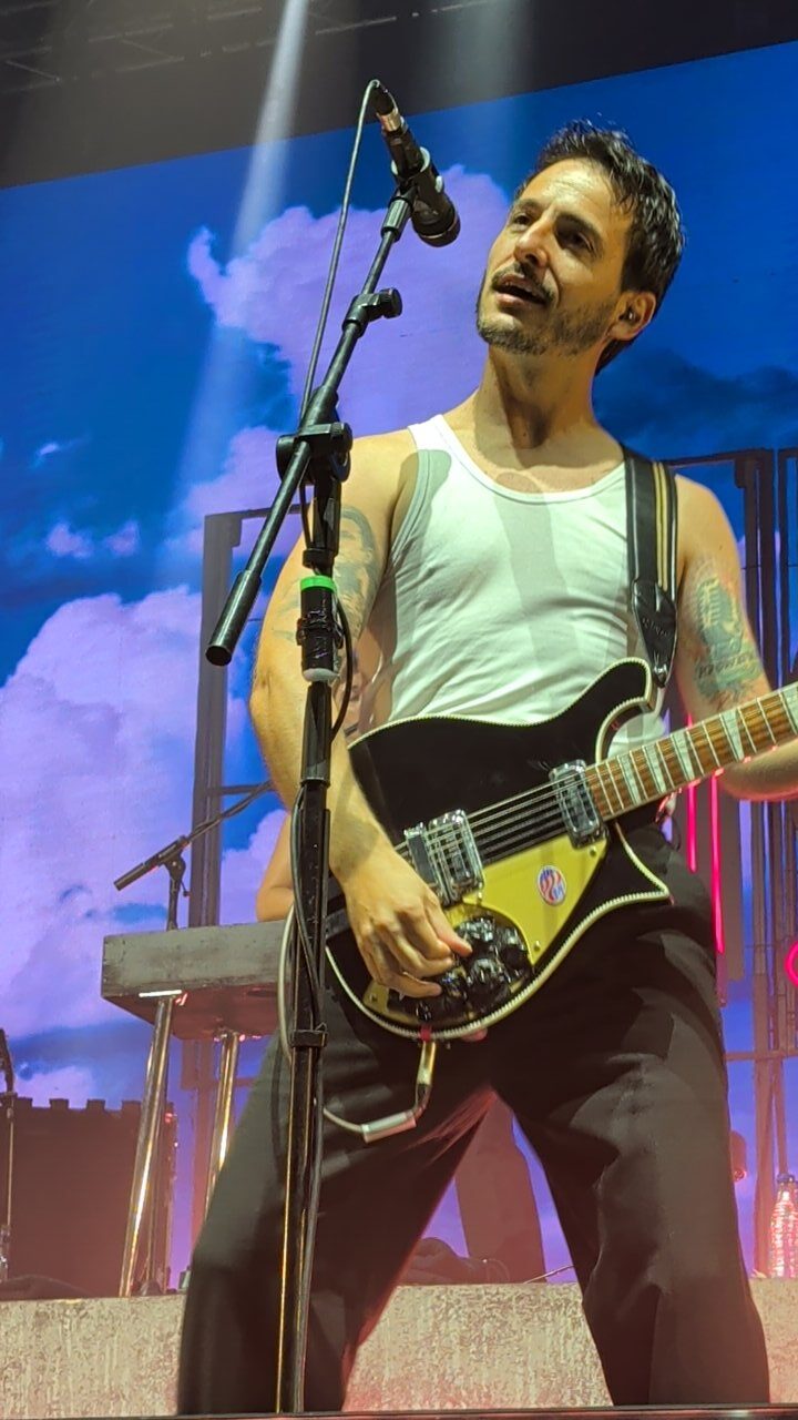 Iván Ferreiro tocando la guitarra en Sonorama 2026