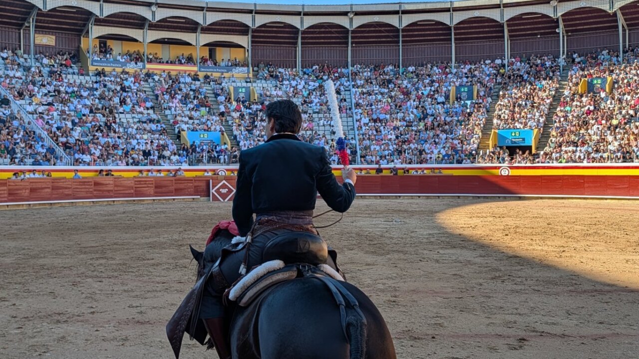 Rejoneador en la plaza de toros de Palencia durante una corrida