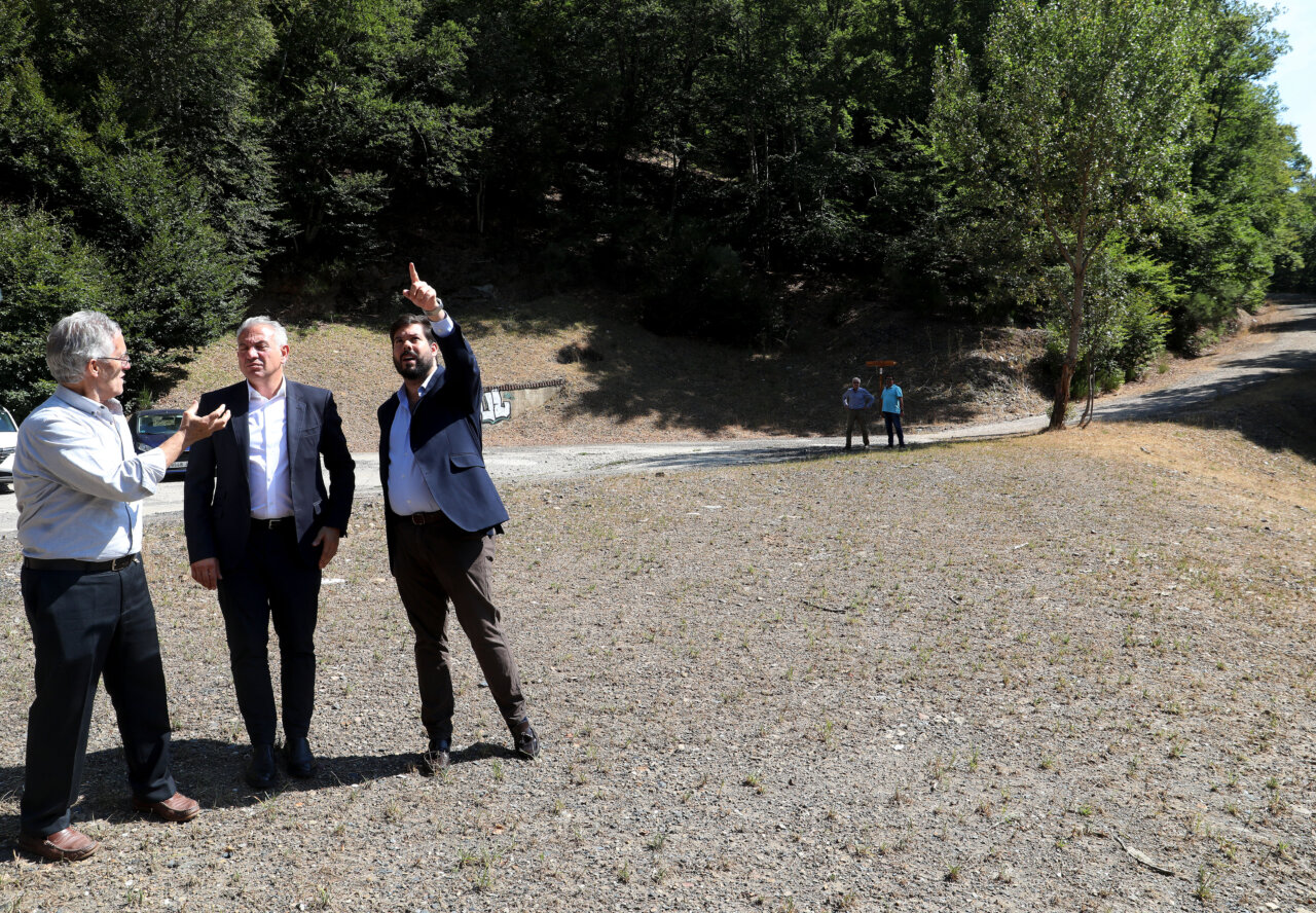 Reunión sobre la renaturalización de antiguas minas en Velilla del Río Carrión