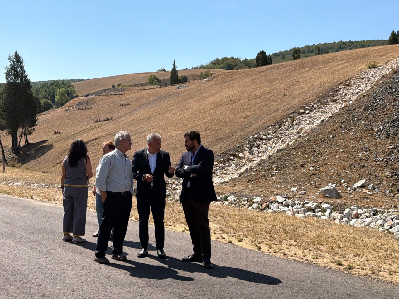 Reunión sobre la renaturalización de antiguas minas en Velilla del Río Carrión