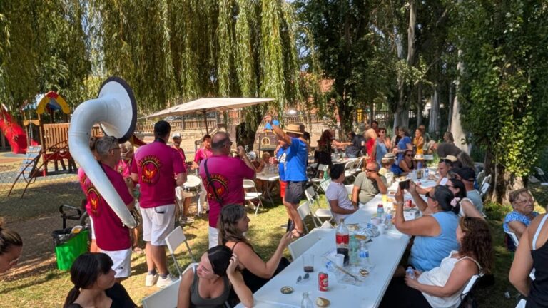 Celebración en la orilla del río Carrión durante las fiestas de Husillos