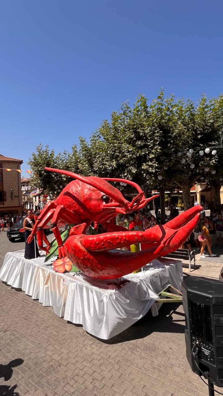 Carroza de cangrejo en el Festival de Exaltación del Cangrejo
