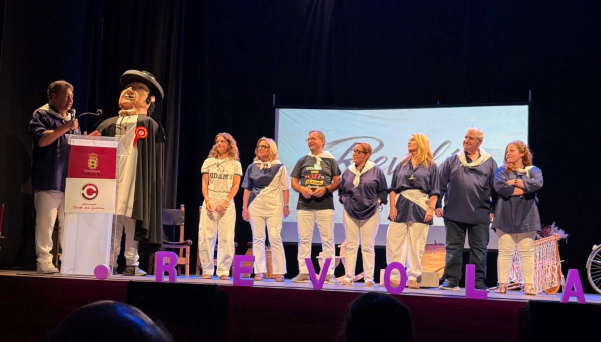 Presentación de la V Gala de la Asociación Claudio León con el cabezudo El Papudo