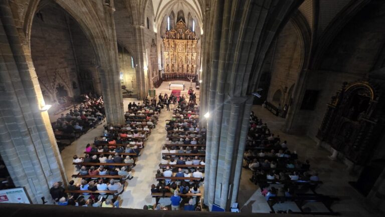 Concierto en la Colegiata de San Miguel de Aguilar con gran asistencia de público.