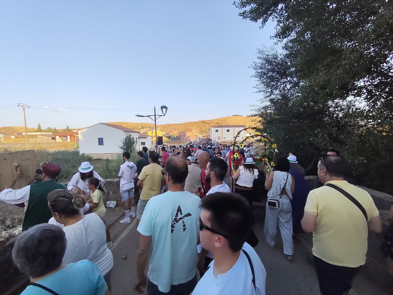 Multitud de personas en la batalla Nabal en Monzón de Campos