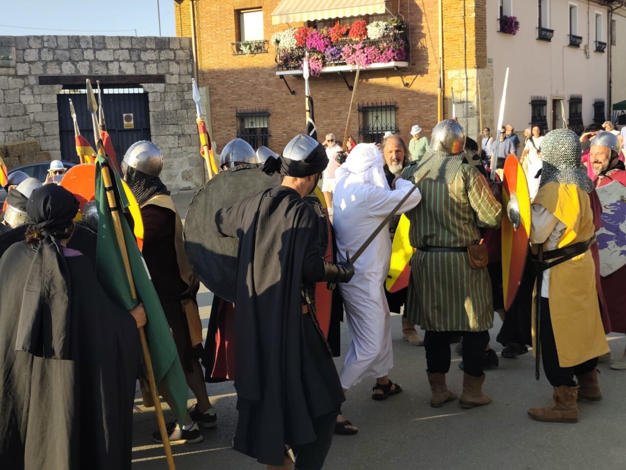 Participantes en la batalla Nabal en Monzón de Campos con vestimenta histórica