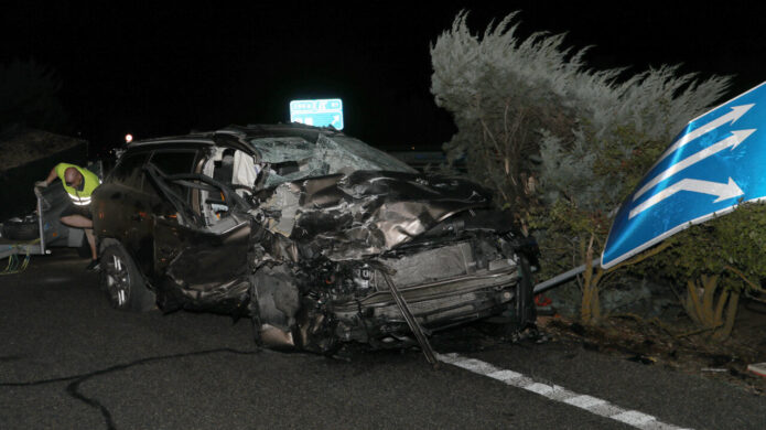 Vehículo dañado tras accidente en la A-62 en Dueñas