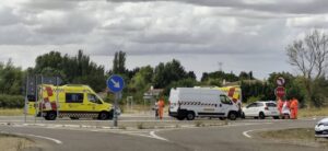 Ambulancias y vehículos en un accidente de tráfico en Palencia