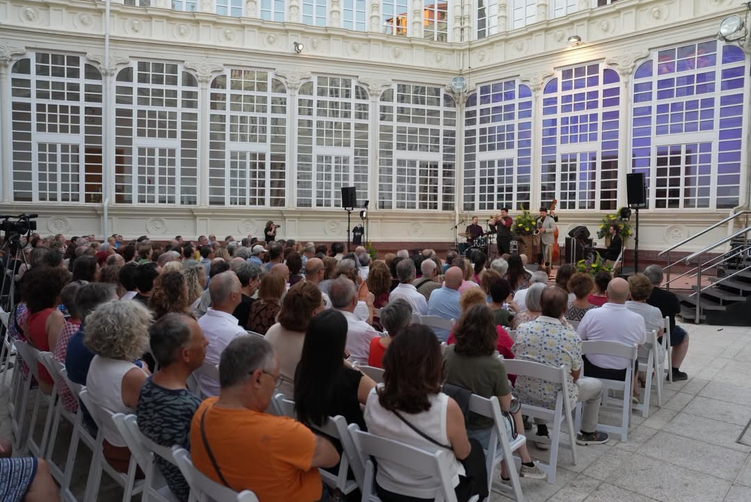 Concierto en el Palacio Provincial con gran afluencia de público
