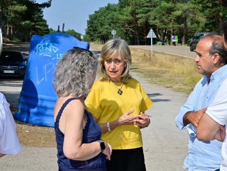 Inauguración del carril bici en Aguilar de Campoo con autoridades locales.