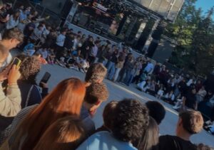 Grupo de jóvenes participando en batallas de aura en Palencia