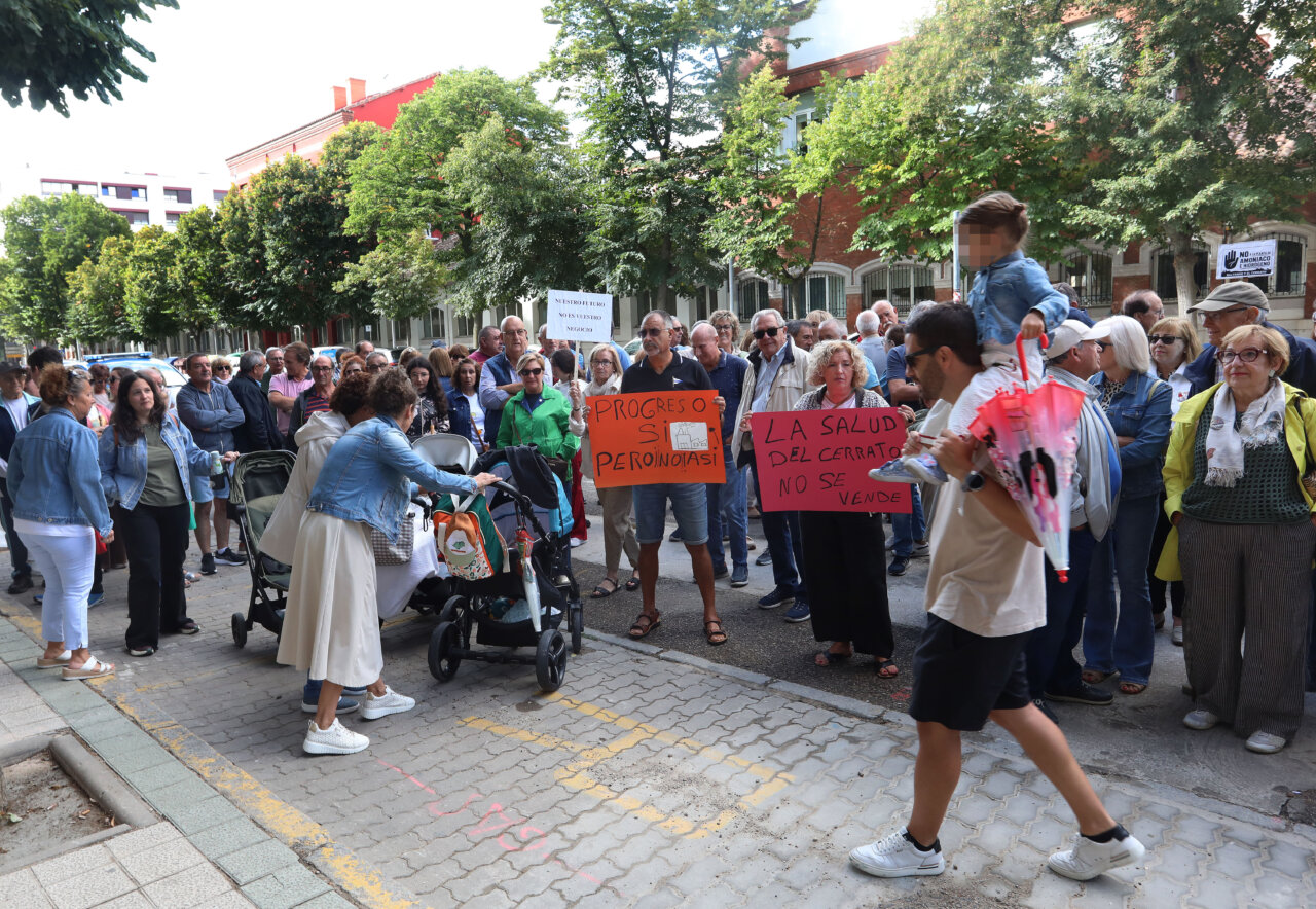Concentración de personas en Palencia contra la macroplanta de amoniaco.