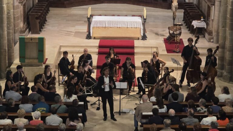 Orquesta en concierto en la Colegiata de Aguilar de Campoo
