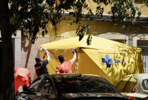 Servicios de emergencia en el centro comercial Vallsur tras un incendio
