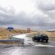 Carretera A-11 con señalización y vehículo en movimiento