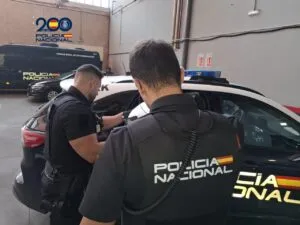 Agentes de la Policía Nacional durante una detención en Palencia
